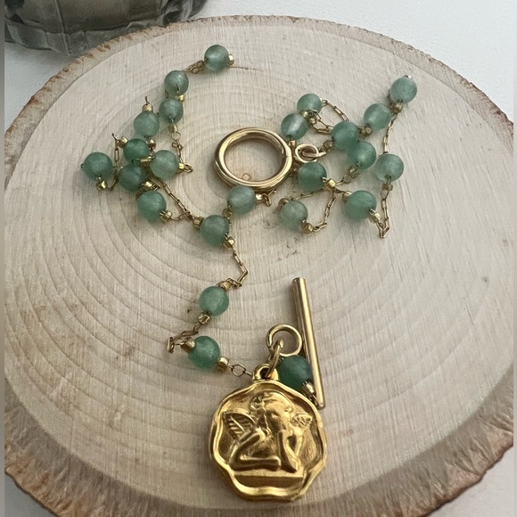 Elegant Angel Gold & Green Victorian-Inspired Necklace with Matching Earrings - Picture 10 of 13